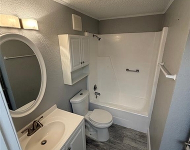 1400 Strawberry Place - Photo Thumbnail 9