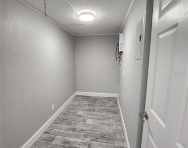 1400 Strawberry Place - Photo Thumbnail 8