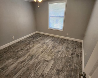 1400 Strawberry Place - Photo Thumbnail 4