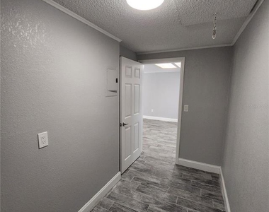 1400 Strawberry Place - Photo Thumbnail 7