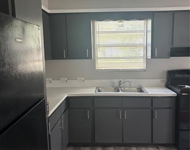 807 E Osborne Avenue - Photo Thumbnail 3
