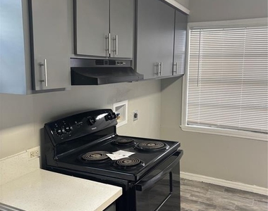 807 E Osborne Avenue - Photo Thumbnail 4