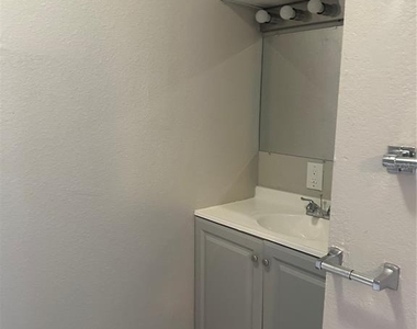 807 E Osborne Avenue - Photo Thumbnail 6