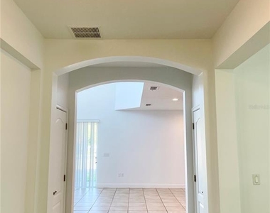 7952 Hampton Lake Drive - Photo Thumbnail 11