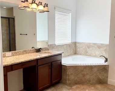 7952 Hampton Lake Drive - Photo Thumbnail 13