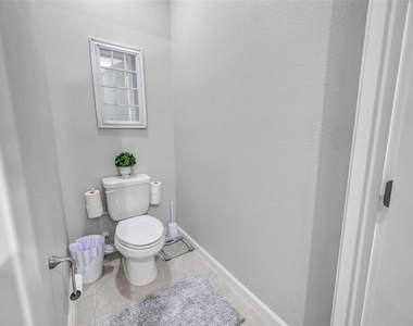 5886 Timberdale Avenue - Photo Thumbnail 21