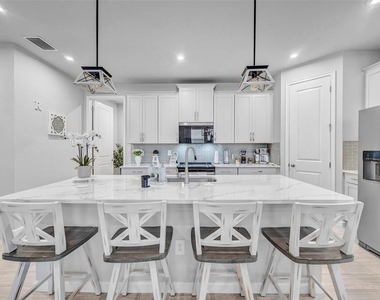5886 Timberdale Avenue - Photo Thumbnail 4