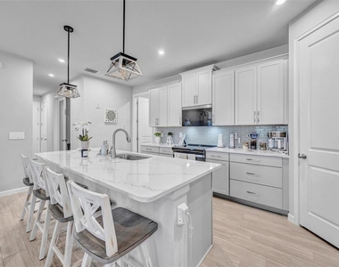 5886 Timberdale Avenue - Photo Thumbnail 13