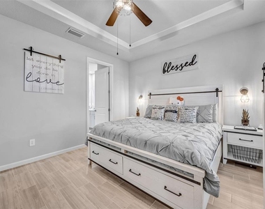 5886 Timberdale Avenue - Photo Thumbnail 26