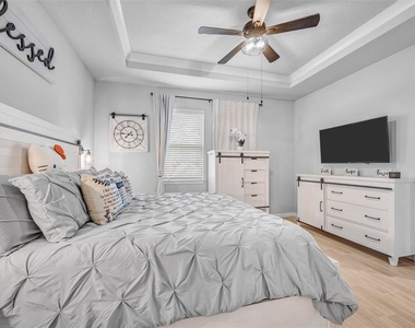 5886 Timberdale Avenue - Photo Thumbnail 24