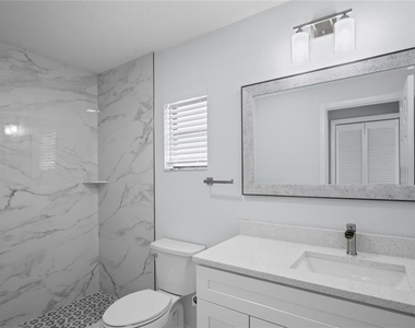 8312 Roxboro Drive - Photo Thumbnail 14