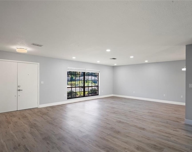 8312 Roxboro Drive - Photo Thumbnail 3