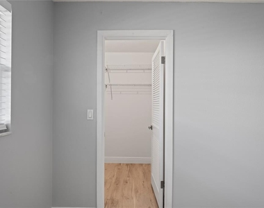 8312 Roxboro Drive - Photo Thumbnail 24