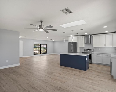 8312 Roxboro Drive - Photo Thumbnail 12