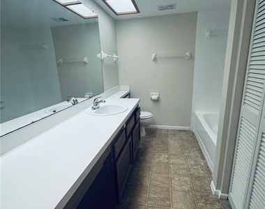 328 Woodlake Wynde - Photo Thumbnail 7