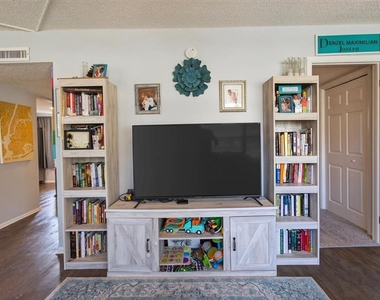 1146 King Arthur Court - Photo Thumbnail 35