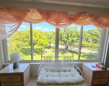 2340 Grecian Way - Photo Thumbnail 16
