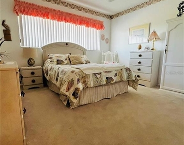 2340 Grecian Way - Photo Thumbnail 28