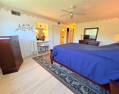 2340 Grecian Way - Photo Thumbnail 22