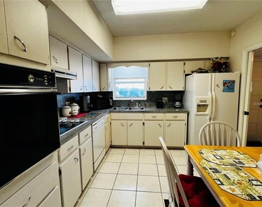 2340 Grecian Way - Photo Thumbnail 2