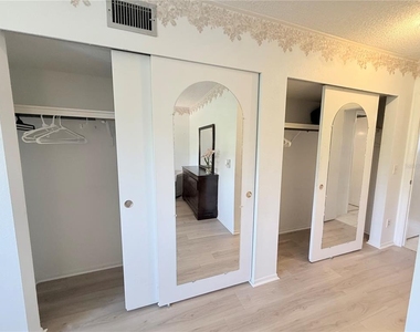 2340 Grecian Way - Photo Thumbnail 23