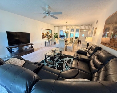 2340 Grecian Way - Photo Thumbnail 13