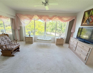 2340 Grecian Way - Photo Thumbnail 17