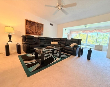2340 Grecian Way - Photo Thumbnail 10