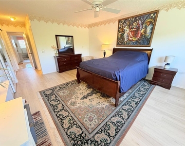 2340 Grecian Way - Photo Thumbnail 18