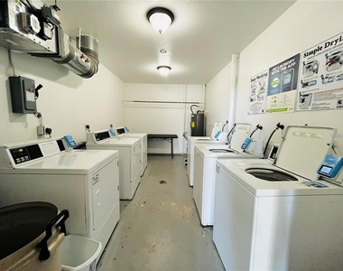 2340 Grecian Way - Photo Thumbnail 33