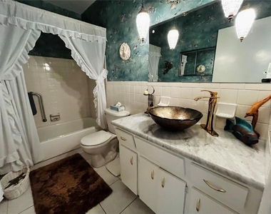 2340 Grecian Way - Photo Thumbnail 29