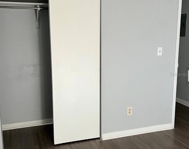 709 Oceanside Circle - Photo Thumbnail 7