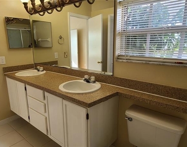 2411 Berkshire Court - Photo Thumbnail 18