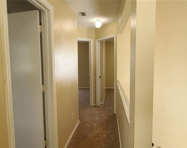 2411 Berkshire Court - Photo Thumbnail 17