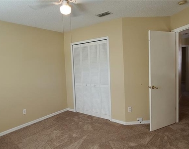 2411 Berkshire Court - Photo Thumbnail 11