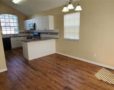 2411 Berkshire Court - Photo Thumbnail 6