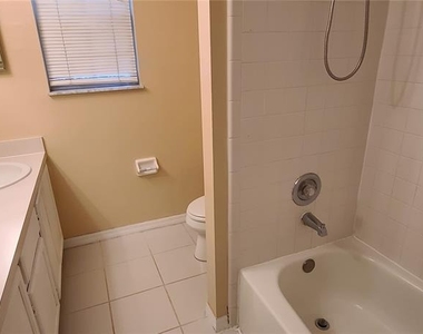 2411 Berkshire Court - Photo Thumbnail 13