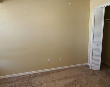 2411 Berkshire Court - Photo Thumbnail 26