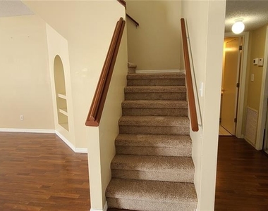 2411 Berkshire Court - Photo Thumbnail 4