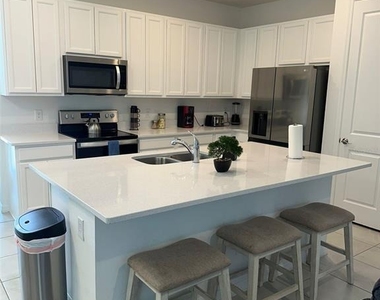 1457 Discovery Street - Photo Thumbnail 4