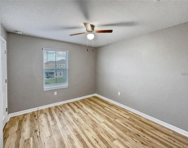 2424 Blowing Breeze Avenue - Photo Thumbnail 16