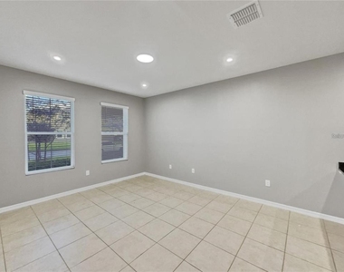 2424 Blowing Breeze Avenue - Photo Thumbnail 5