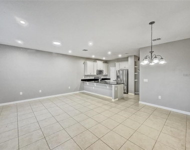 2424 Blowing Breeze Avenue - Photo Thumbnail 4