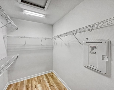 2424 Blowing Breeze Avenue - Photo Thumbnail 12