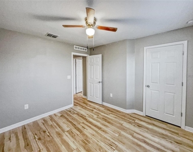 2424 Blowing Breeze Avenue - Photo Thumbnail 15