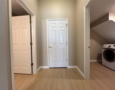 502 Greenbrier Avenue - Photo Thumbnail 9