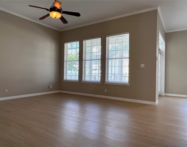 502 Greenbrier Avenue - Photo Thumbnail 4