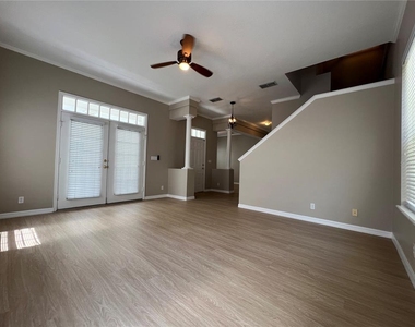 502 Greenbrier Avenue - Photo Thumbnail 12