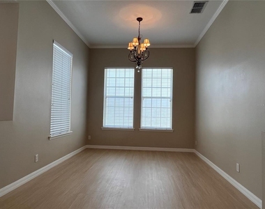 502 Greenbrier Avenue - Photo Thumbnail 3