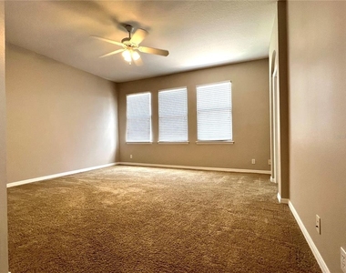 502 Greenbrier Avenue - Photo Thumbnail 21